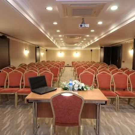 ホテル Taksim Gonen 4*