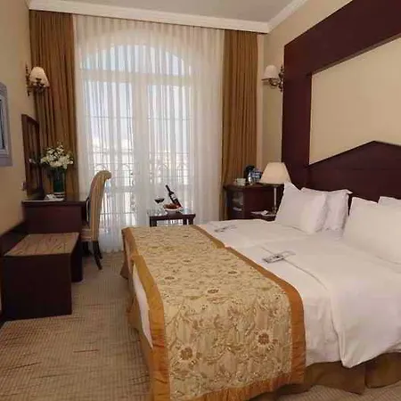 Отель Taksim Gonen 4*